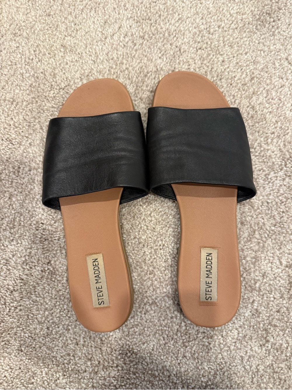 Steve Madden Black and Tan Slide Sandals
